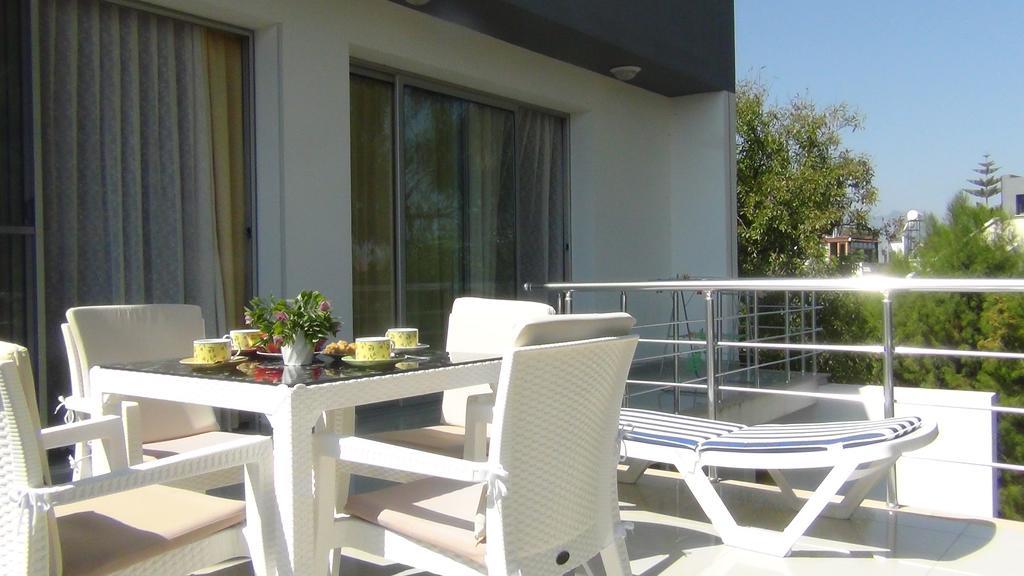 Magic Beach Apartments Girne Buitenkant foto